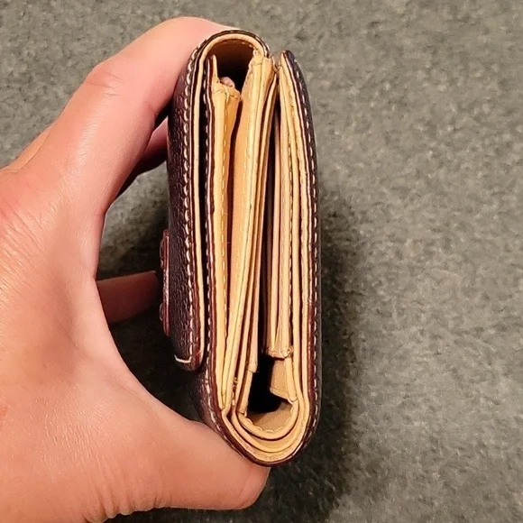 Small Kate Spade wallet snap & zipper closure...sew pictures for condition - Picture 3 of 15